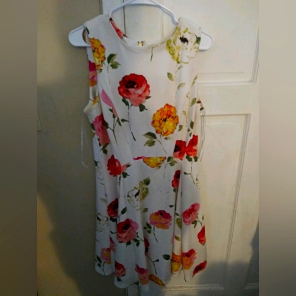 Woman's floral summer dress - Picture 1 of 3